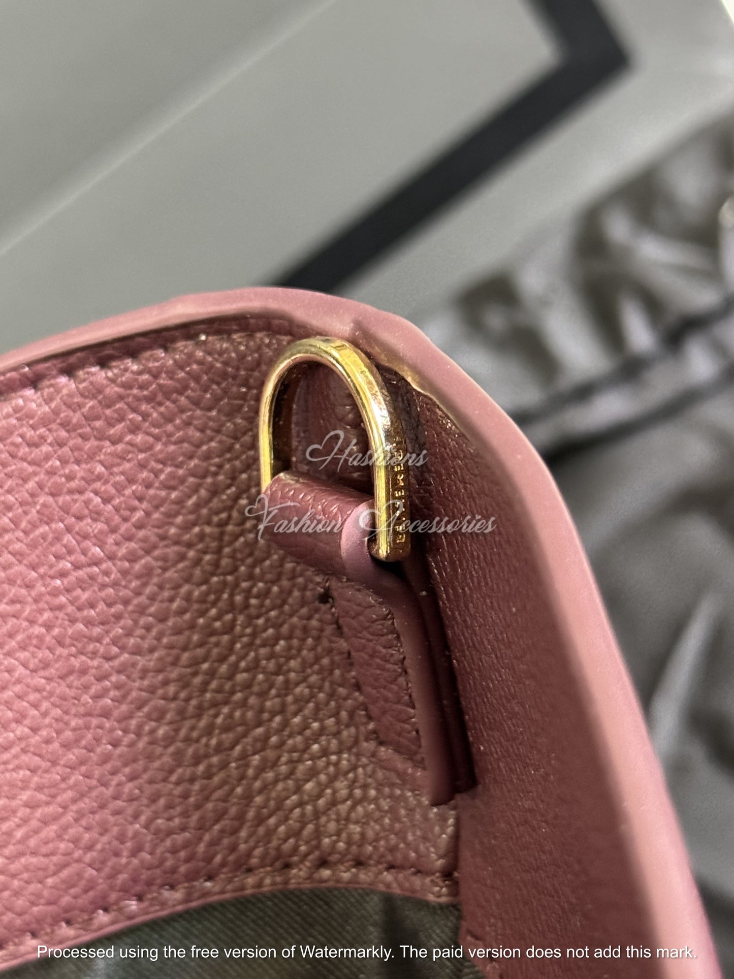 Winged Pebble Leather Tote - Versatile Medium Top-Handle Bag