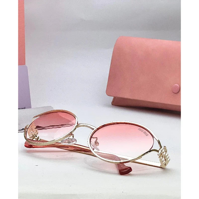 Vintage Oval Metal Sunglasses for Women – Gold Frame with Tinted Lenses