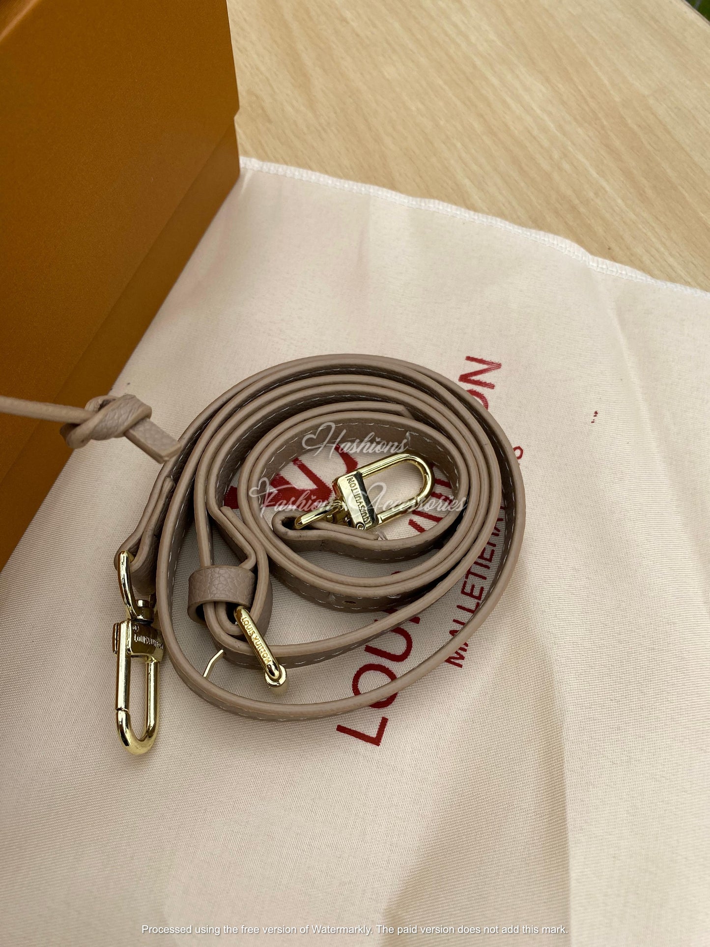 L-V Bucket Bag
