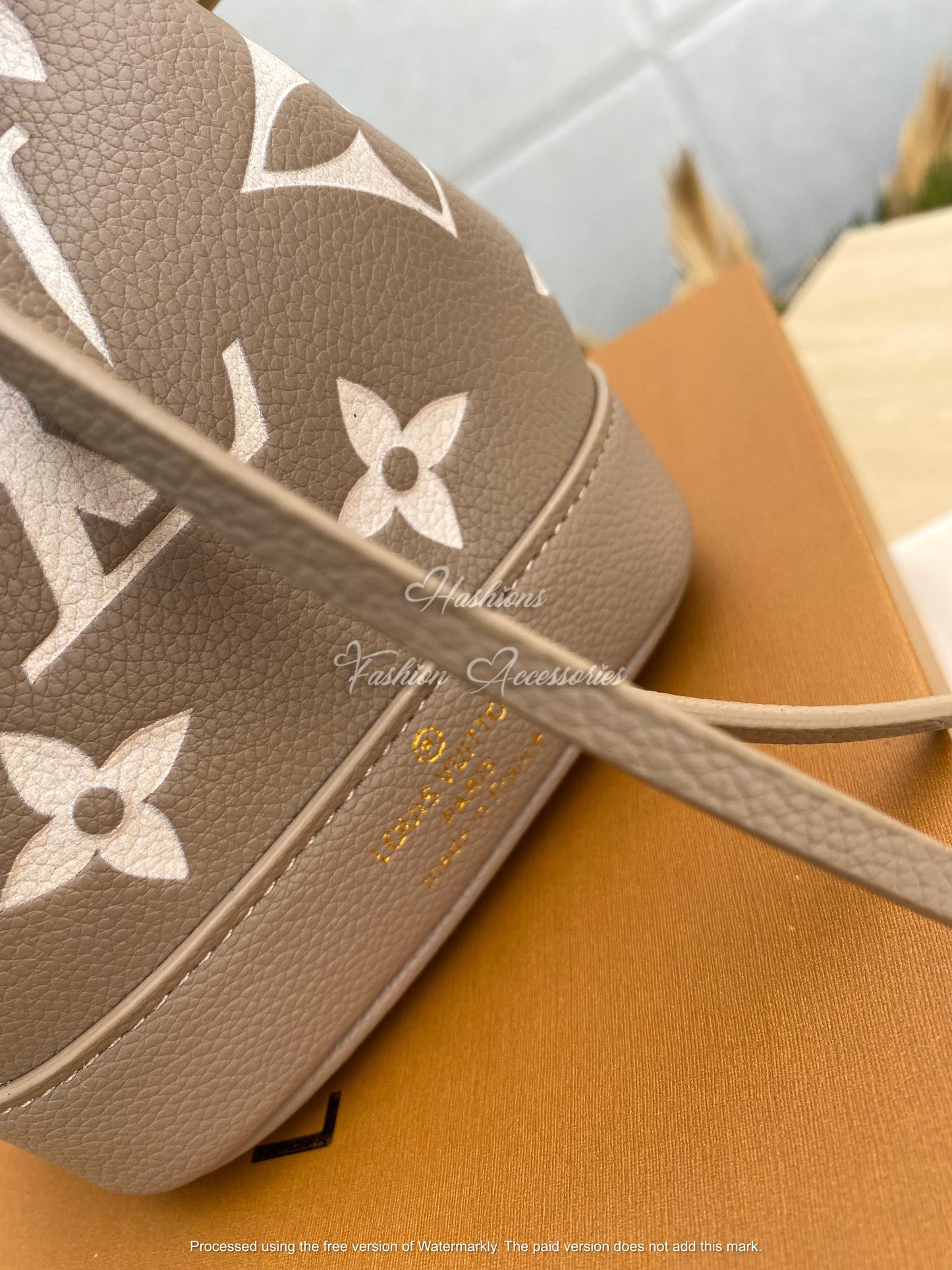 L-V Bucket Bag
