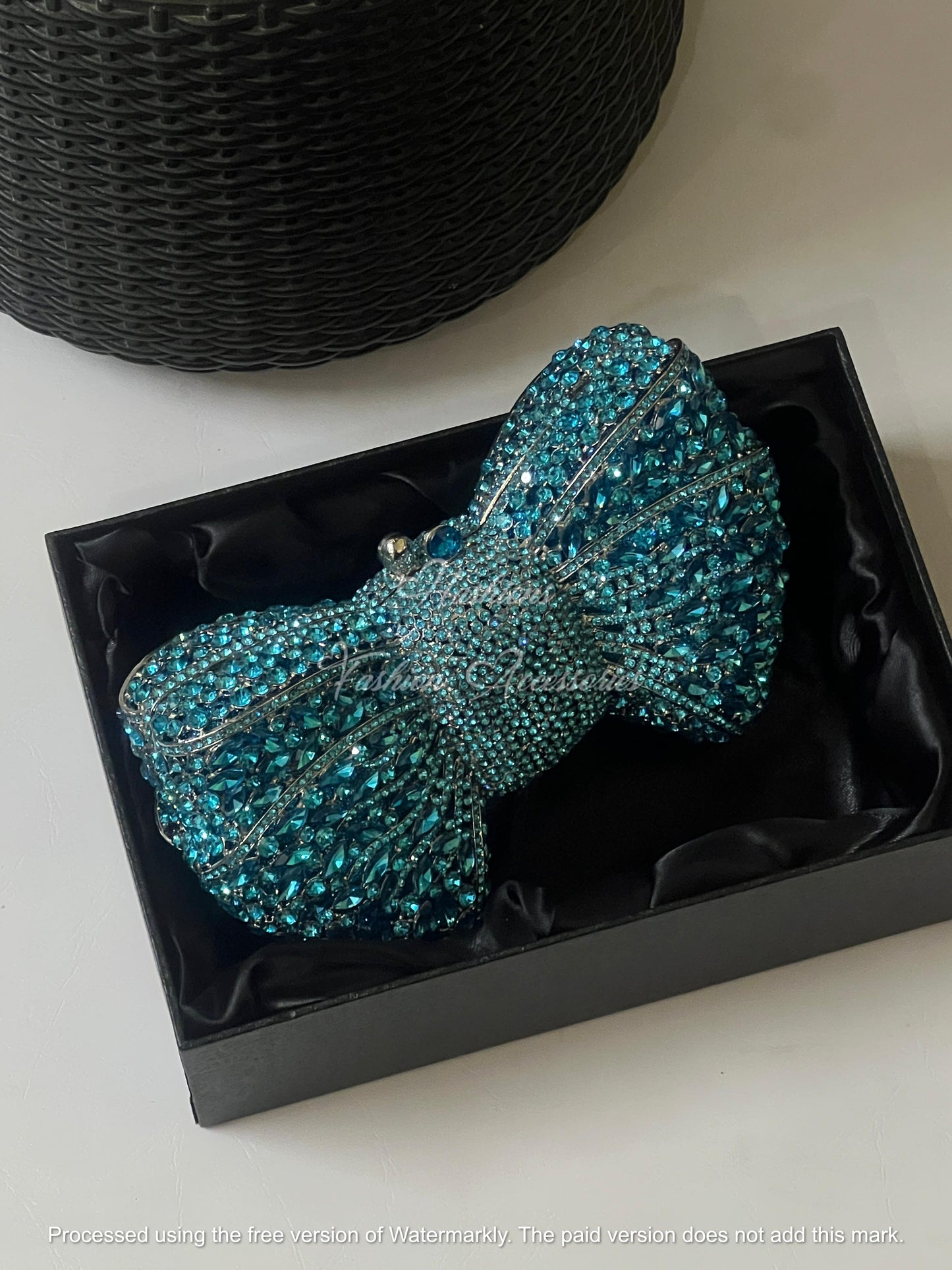 Crystal Bow Clutch – Elegant Evening Bag for Weddings & Parties