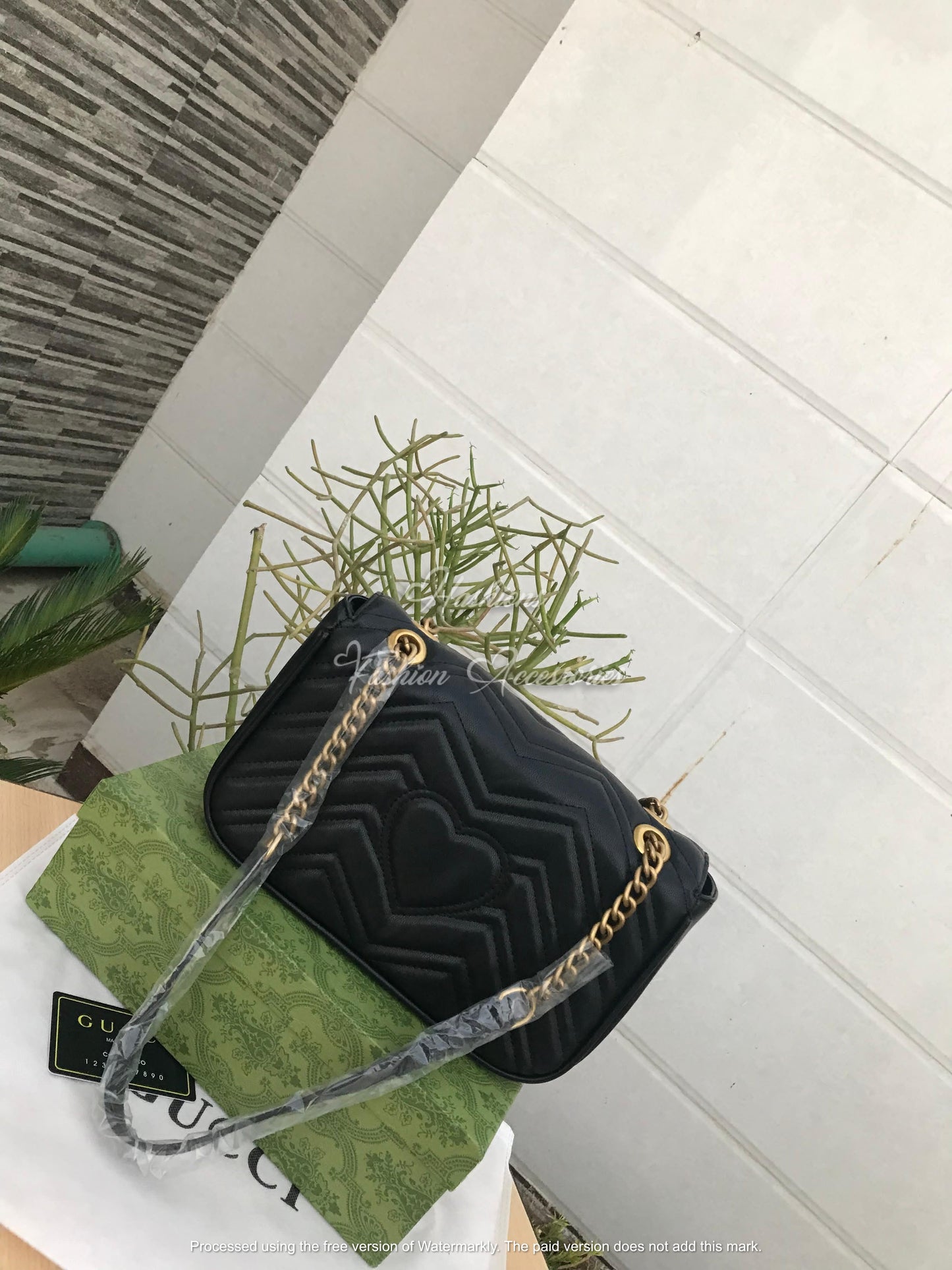 GG Marmont Medium Shoulder Bag