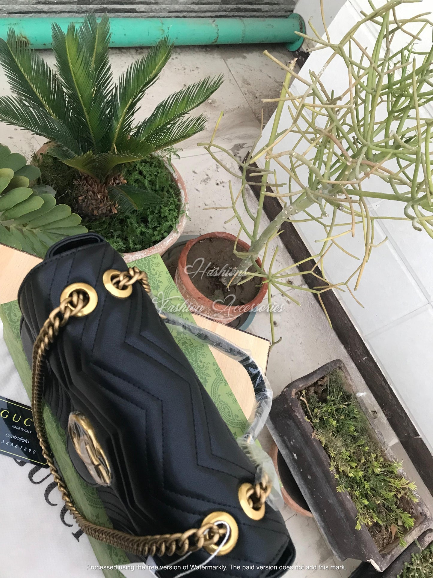 GG Marmont Medium Shoulder Bag