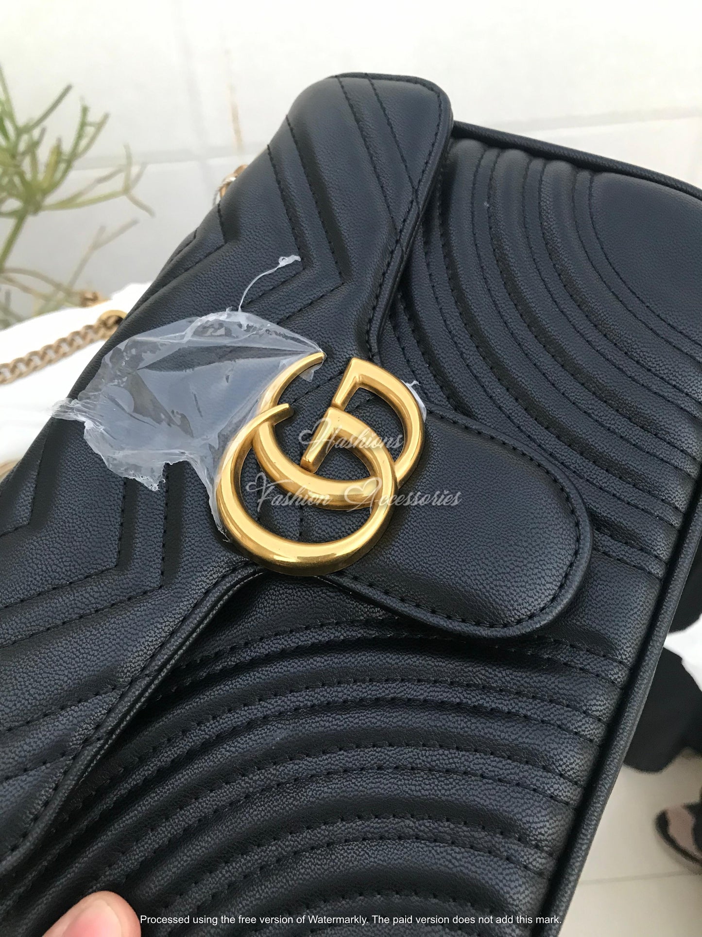 GG Marmont Medium Shoulder Bag