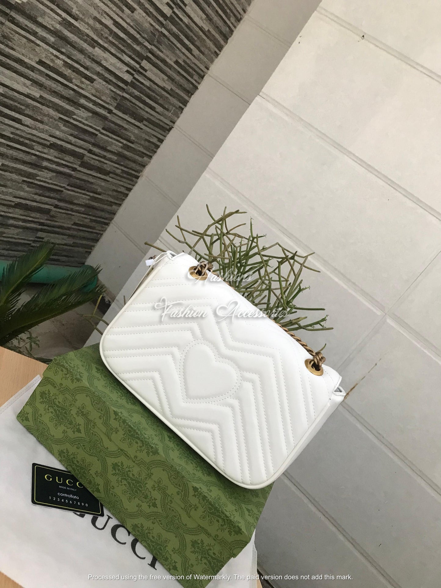 GG Marmont Medium Shoulder Bag