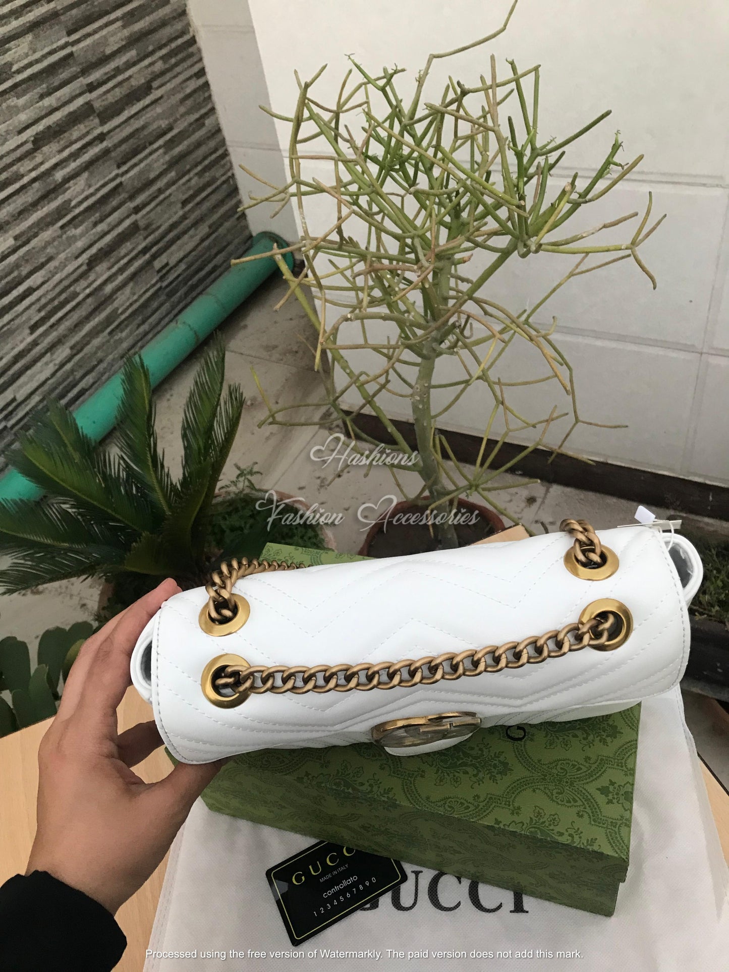 GG Marmont Medium Shoulder Bag