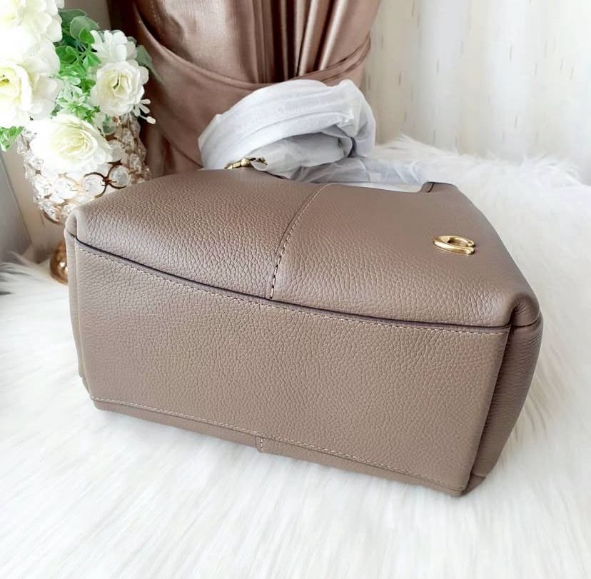 Structured Pebble Tote Bag – Luxury Everyday Handbag for Women