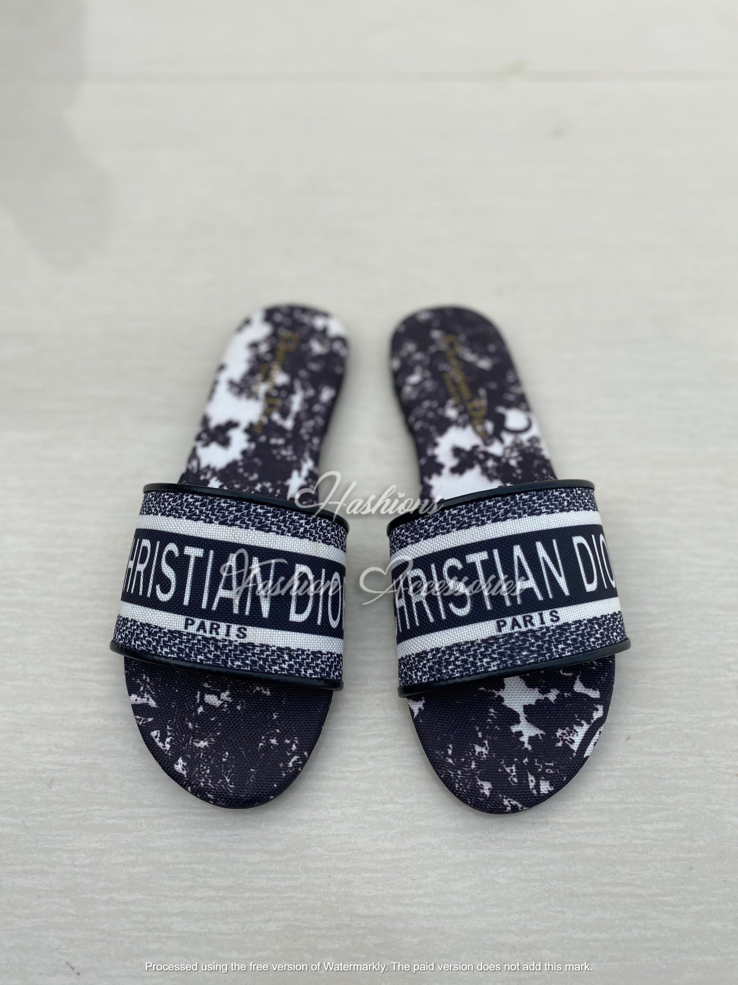 Monochrome Statement Slides – Women’s Printed Strap Flats