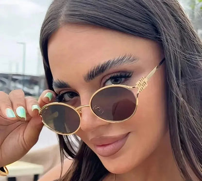 Vintage Oval Metal Sunglasses for Women – Gold Frame with Tinted Lenses