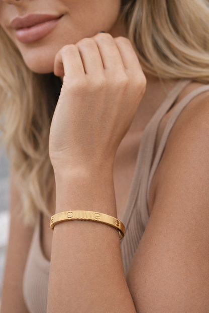 Ribbed Textured Gold Bangle