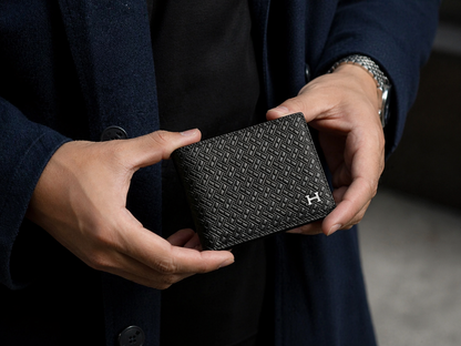 Men’s Textured Leather Wallet