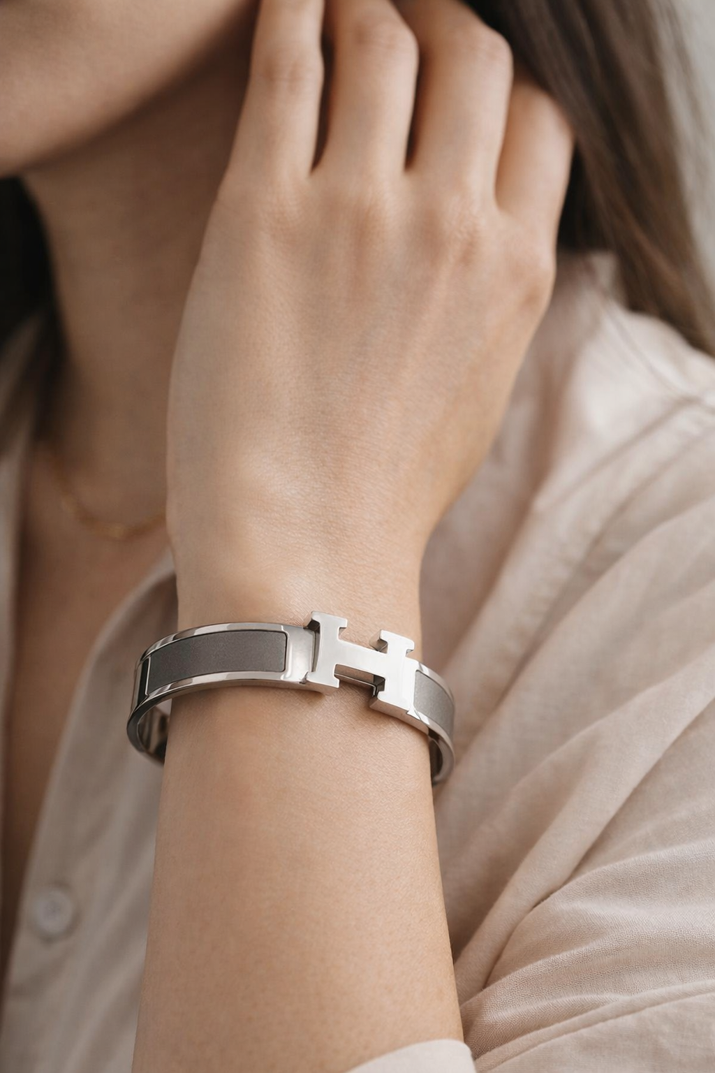 H-Motif Enamel Bangle Bracelet