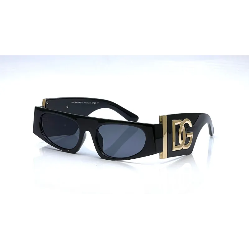Bold Rectangular Luxury Sunglasses – Oversized Black Frame with Gold Temple Detail