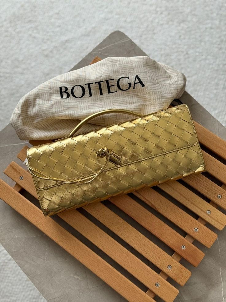 Bottega Clutch