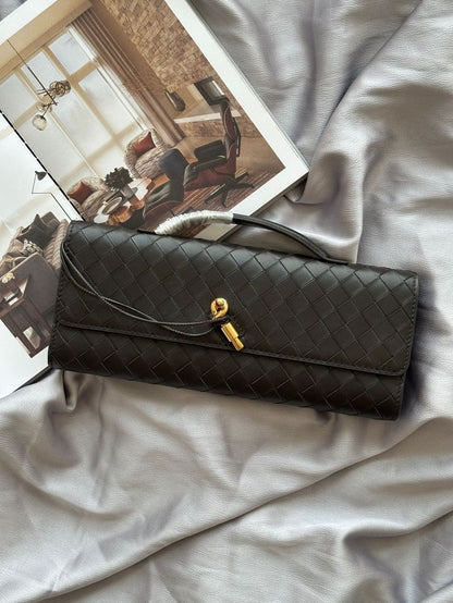 Bottega Clutch