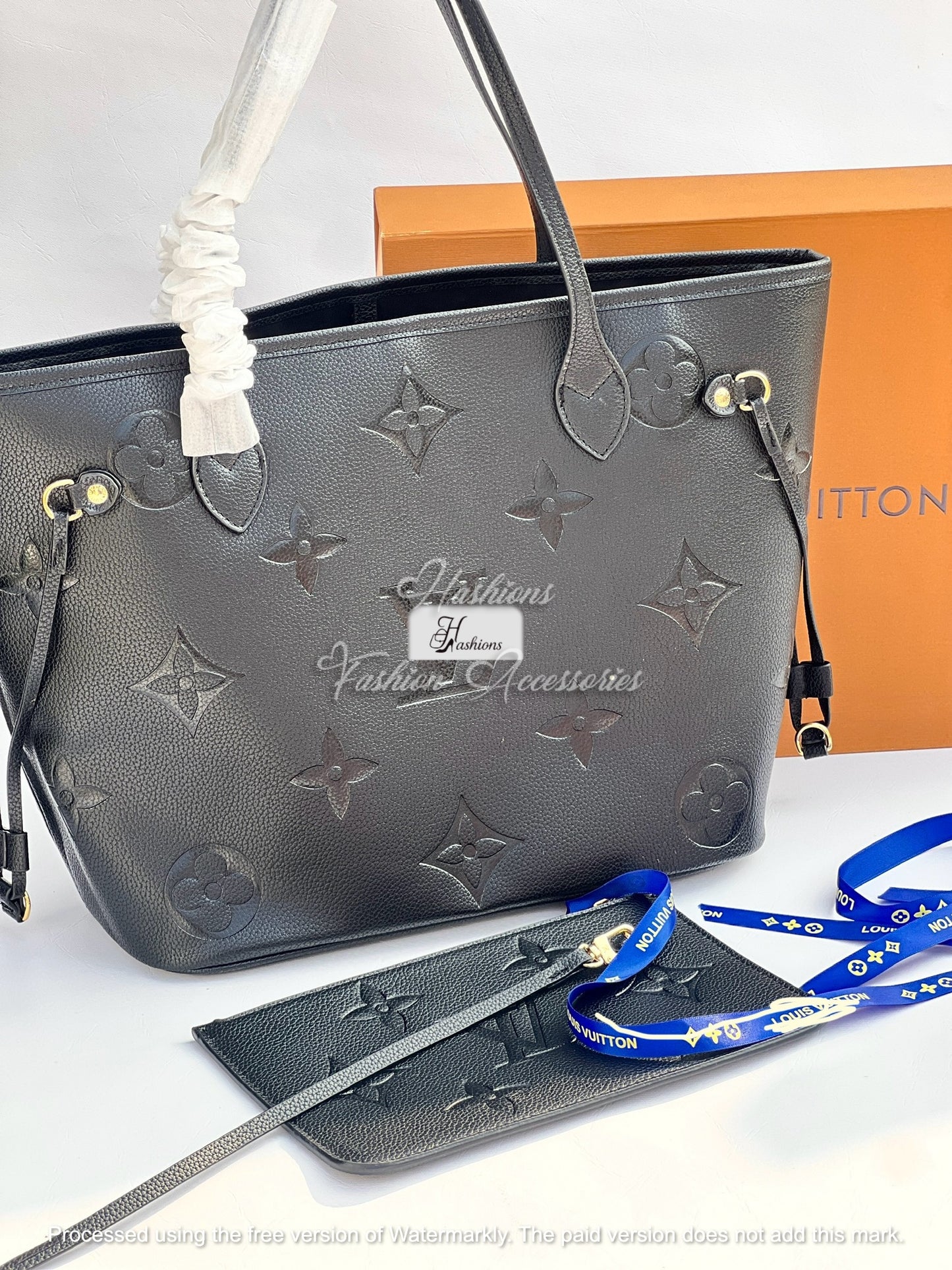 Large Embossed Leather Tote Bag – Structured Shopper with Matching Zipper Pouch