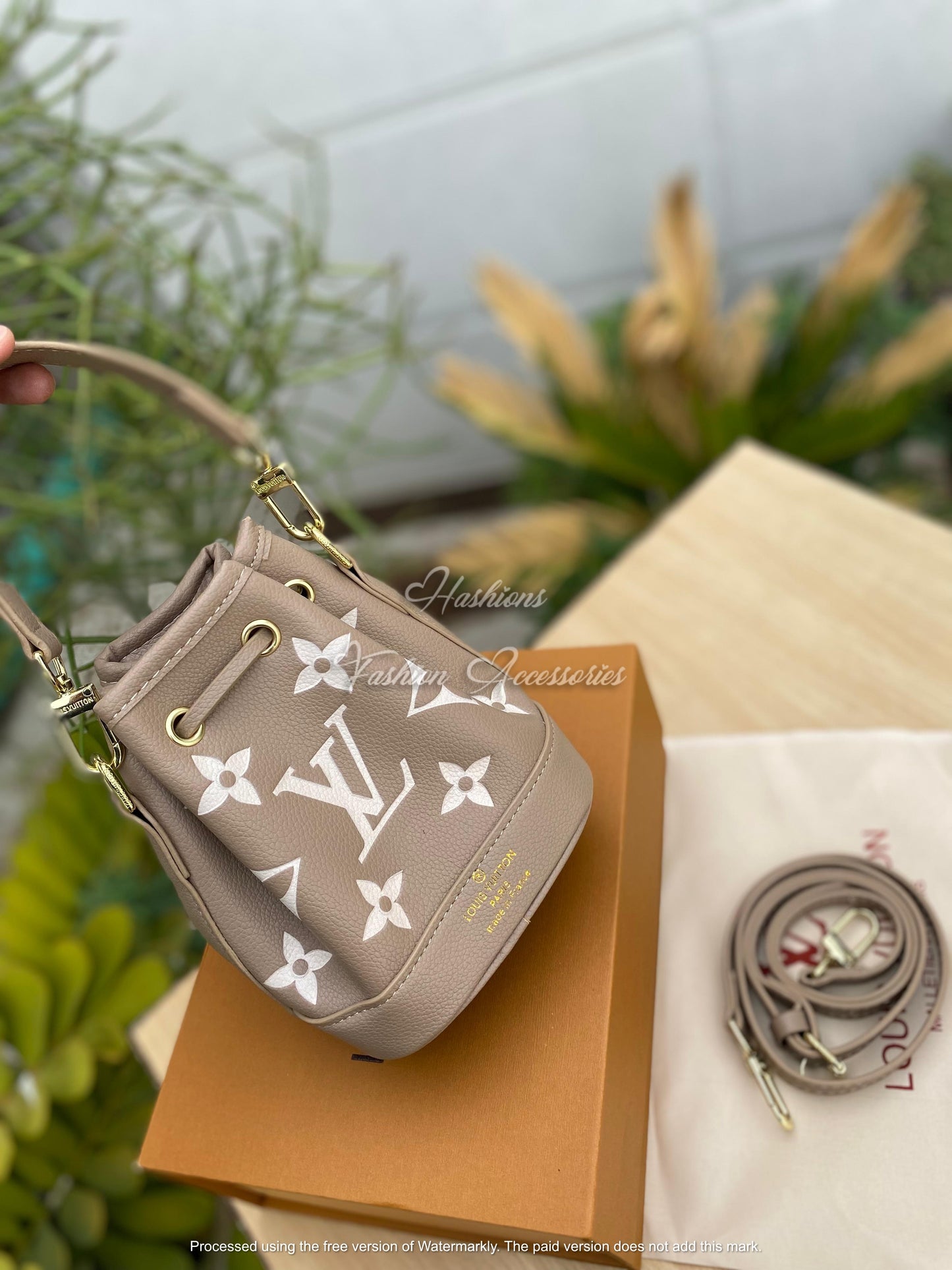L-V Bucket Bag