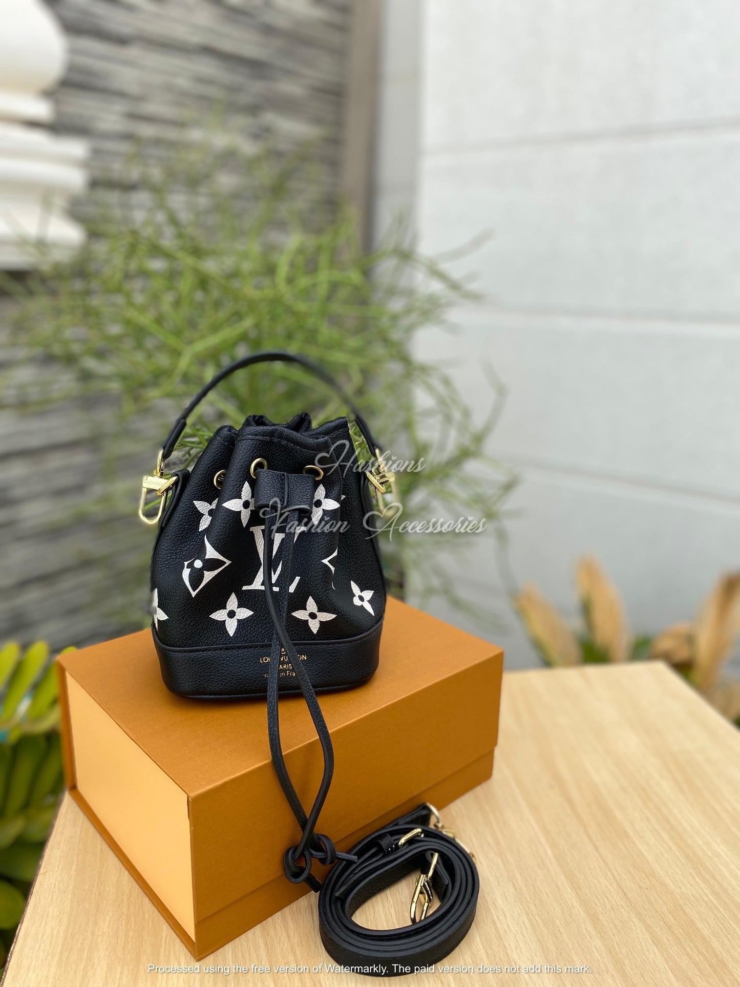 L-V Bucket Bag
