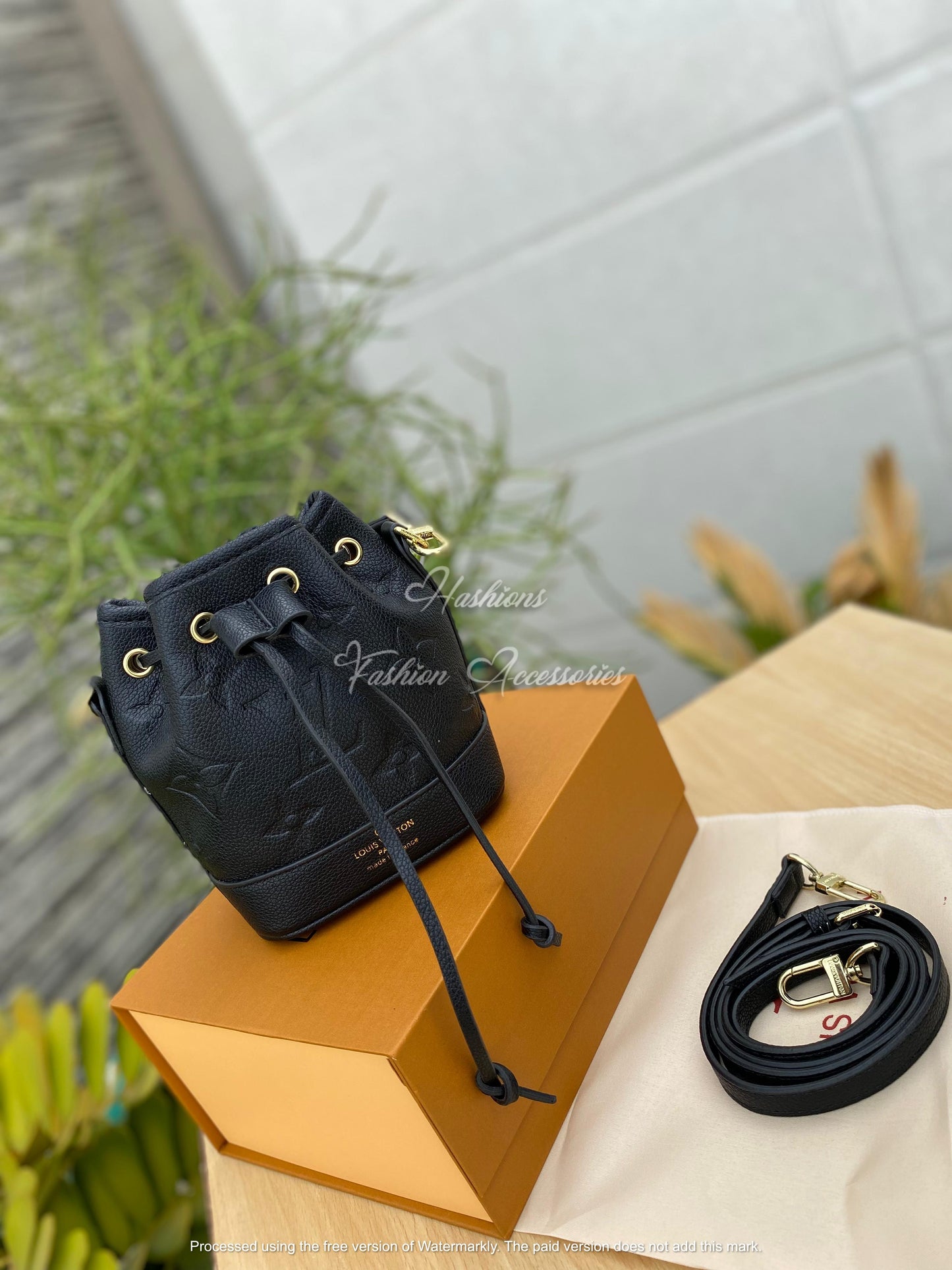L-V Bucket Bag
