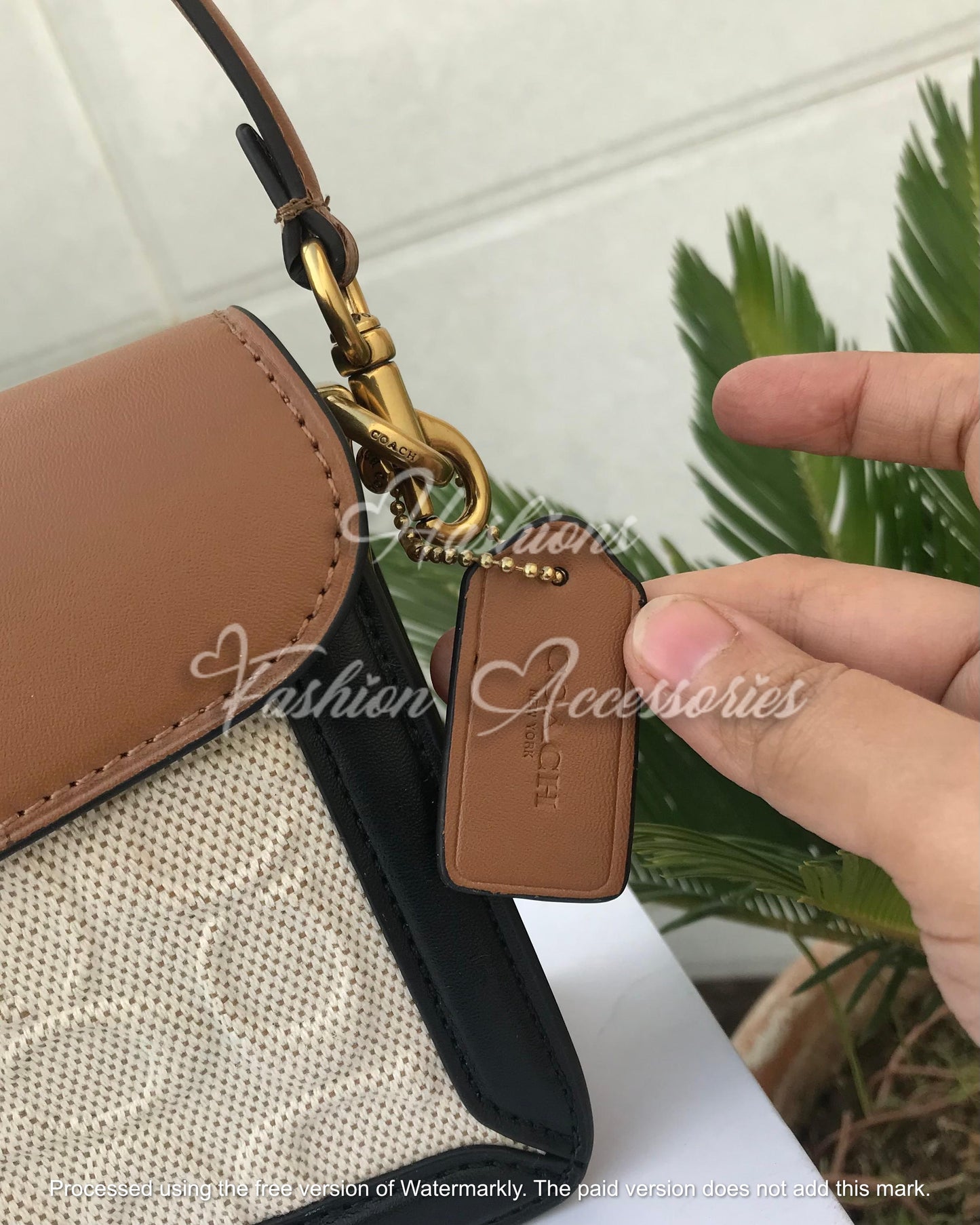 Classic Coach C-Buckle Shoulder Bag – Tan & Canvas Elegance