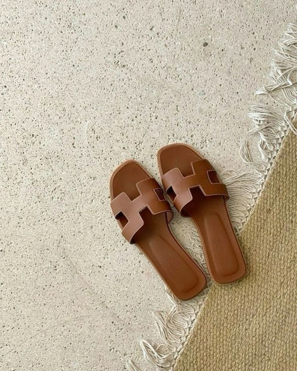 Women’s Minimalist Slip-On Flats – Black & Tan Comfortable Everyday Sandals