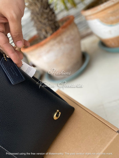 Minimalist Soft Leather Shoulder Bag | Everyday Tote