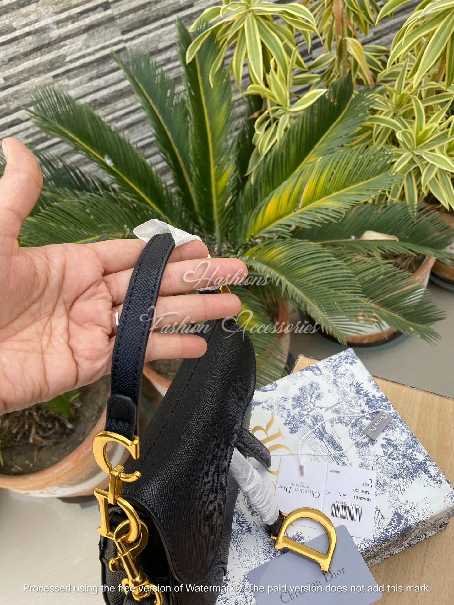 Structured Saddle Bag | Crossbody Flap Purse in Grain Leather