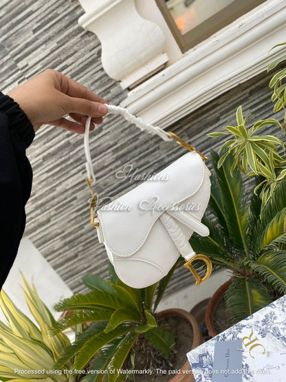 Structured Saddle Bag | Crossbody Flap Purse in Grain Leather