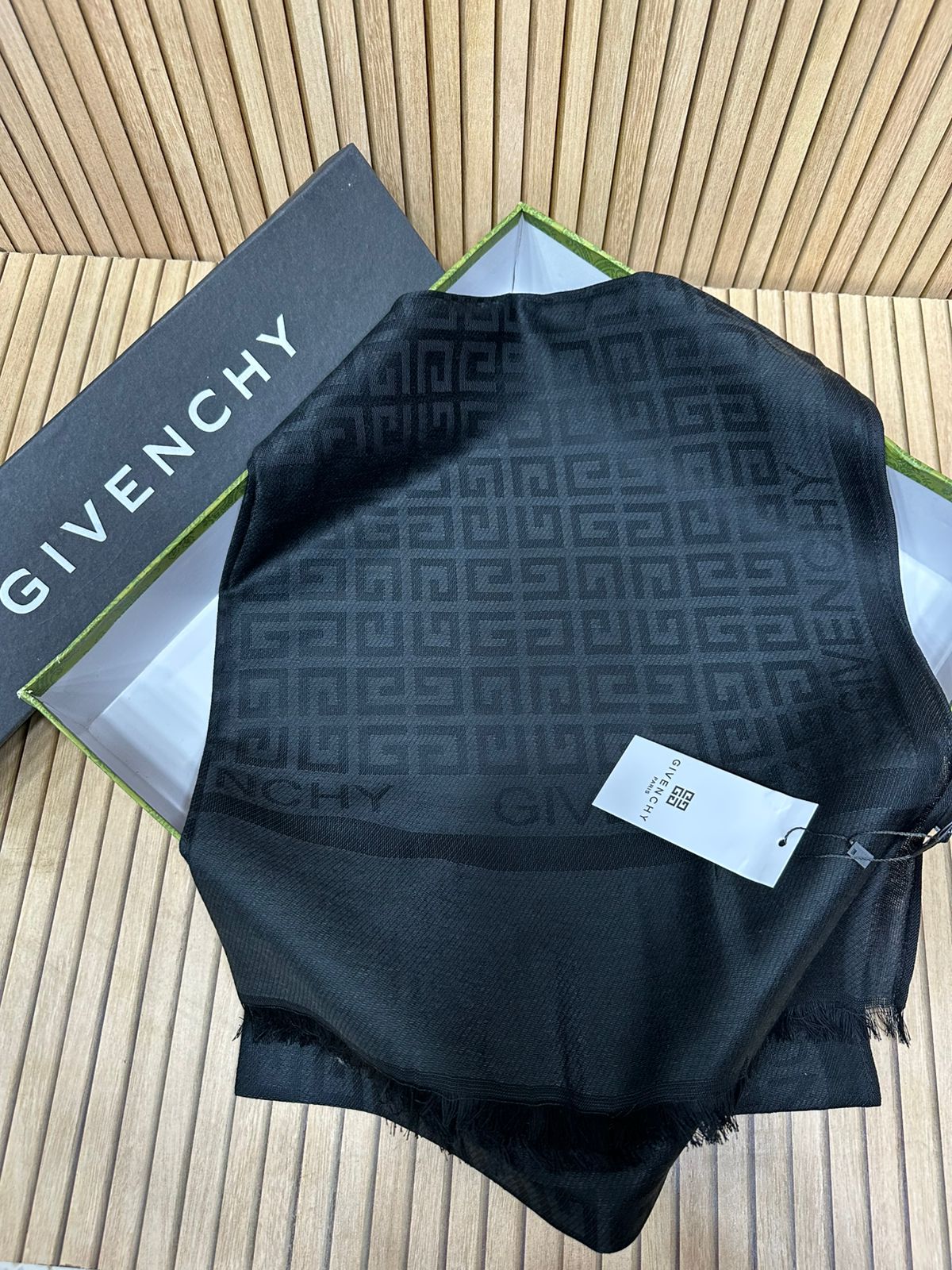 Luxury Pashmina Scarf for Women – Soft Winter Wrap with Woven Pattern