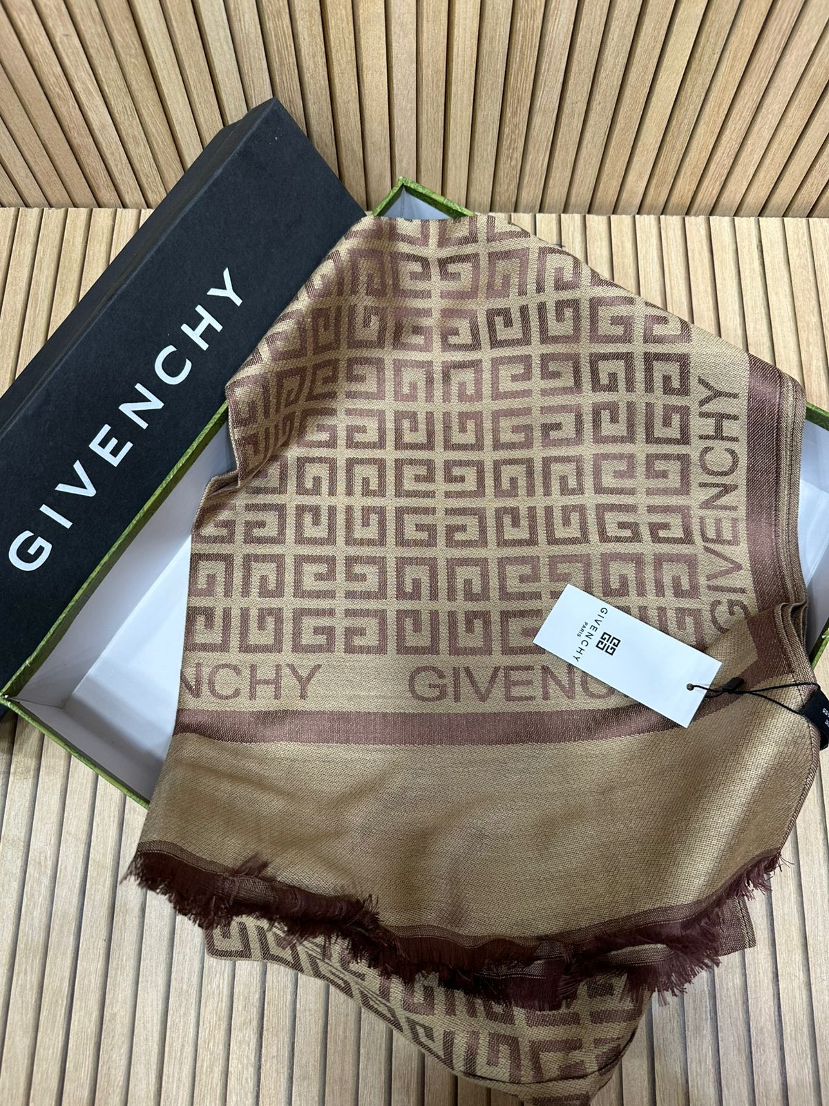 Luxury Pashmina Scarf for Women – Soft Winter Wrap with Woven Pattern