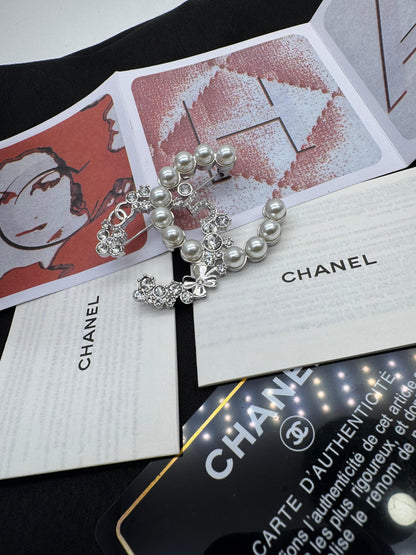 Pearl & Crystal Interlocking C-Shape Brooch – Silver Tone Statement Brooch for Women