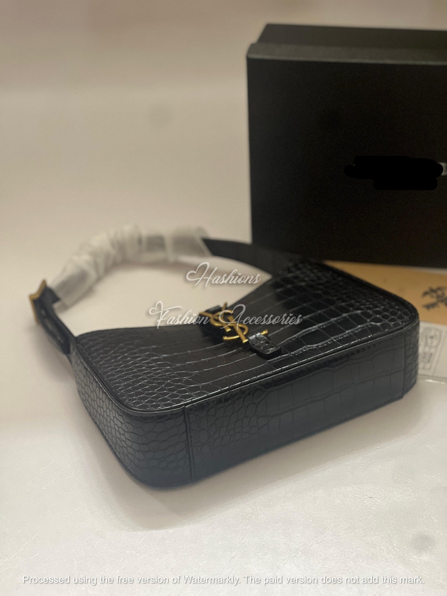 Glossy Black Croc-Embossed Shoulder Bag – Structured Hobo Style with Gold Hardware