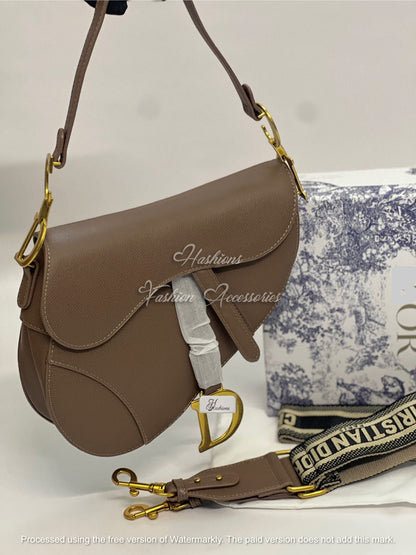 Classic Saddle Bag with Wide Guitar Strap – Grained Leather & Woven Jacquard Crossbody