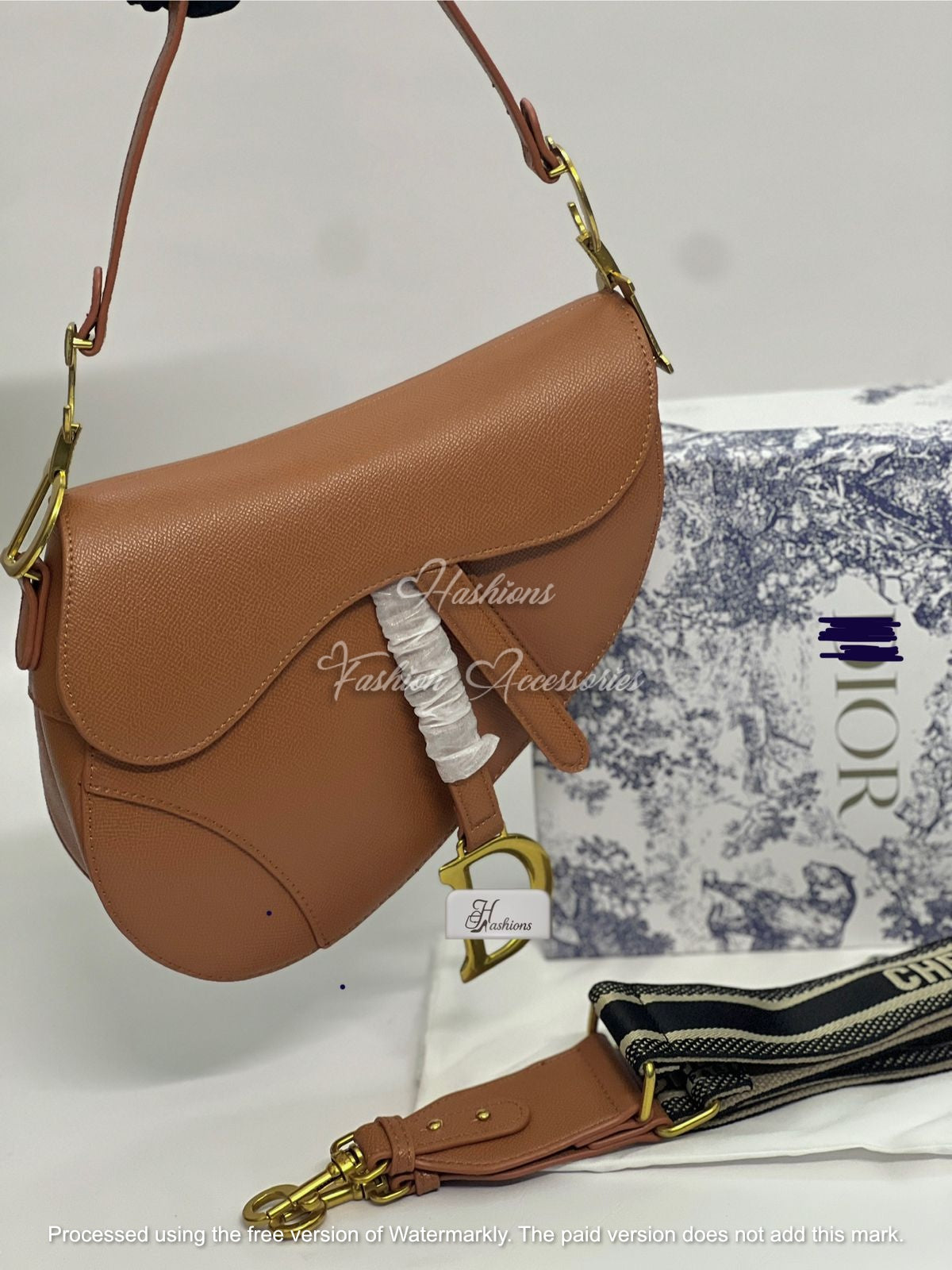 Classic Saddle Bag with Wide Guitar Strap – Grained Leather & Woven Jacquard Crossbody