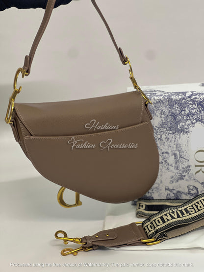 Classic Saddle Bag with Wide Guitar Strap – Grained Leather & Woven Jacquard Crossbody