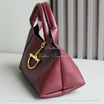 Slouchy Grained Leather Hobo Bag – Minimalist Shoulder Purse with Equestrian Gold Hardware