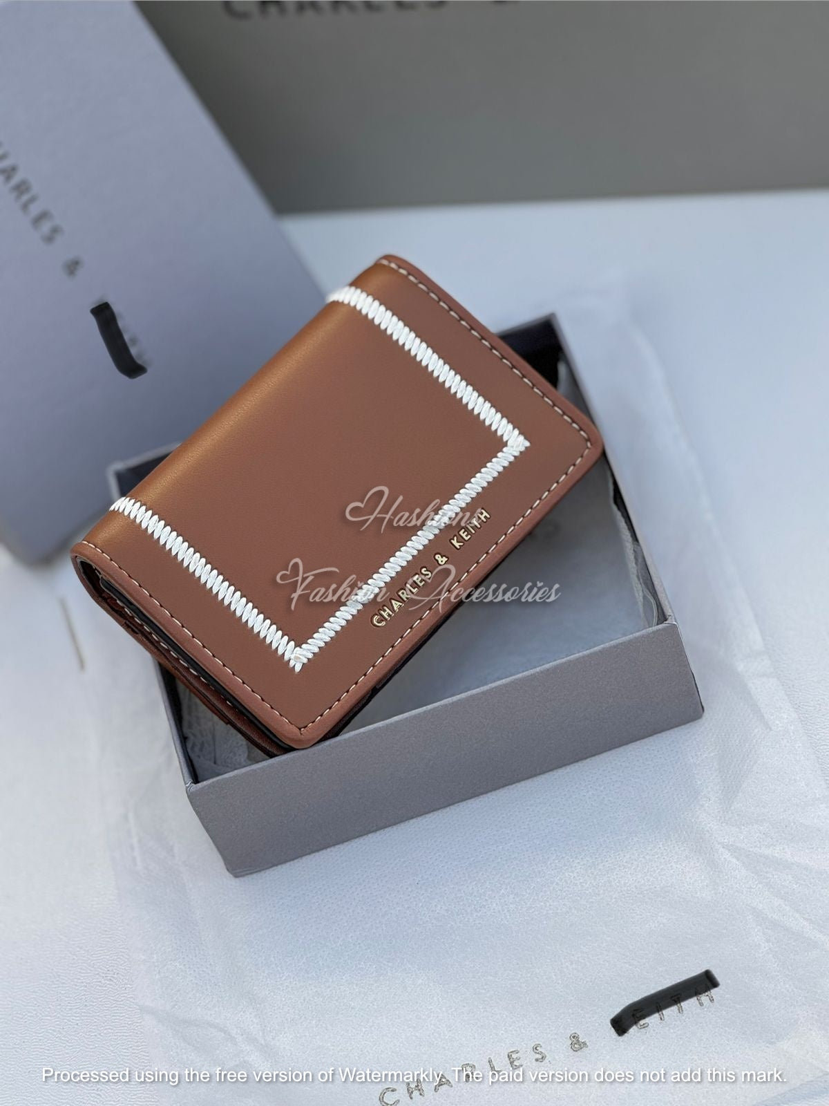 Minimalist Stitch Detail Compact Wallet