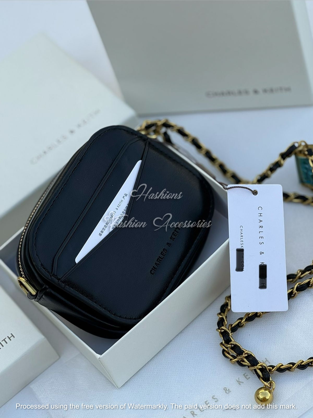 Quilted Diamond Chain Crossbody Bag