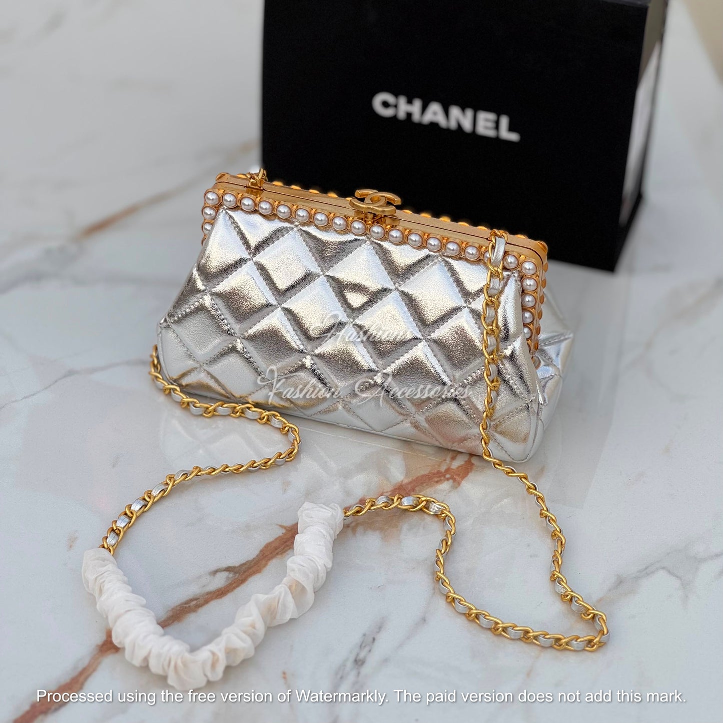 Pearl Frame Quilted Bag