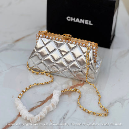 Pearl Frame Quilted Bag