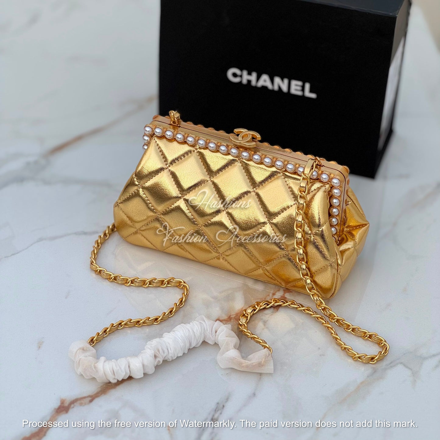 Pearl Frame Quilted Bag
