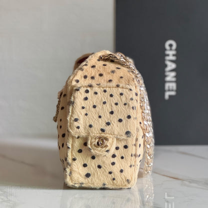 Spotted Fuzzy Bucket Bag
