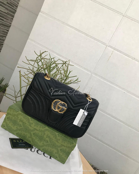 GG Marmont Medium Shoulder Bag