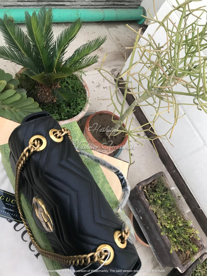 GG Marmont Medium Shoulder Bag
