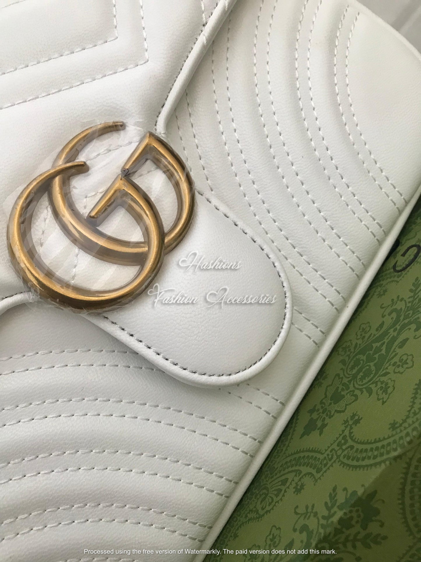 GG Marmont Medium Shoulder Bag