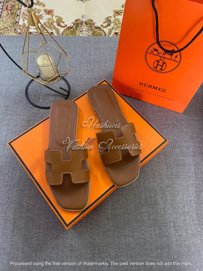 Women’s Minimalist Slip-On Flats – Black & Tan Comfortable Everyday Sandals