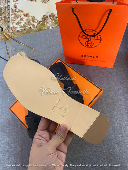 Women’s Minimalist Slip-On Flats – Black & Tan Comfortable Everyday Sandals