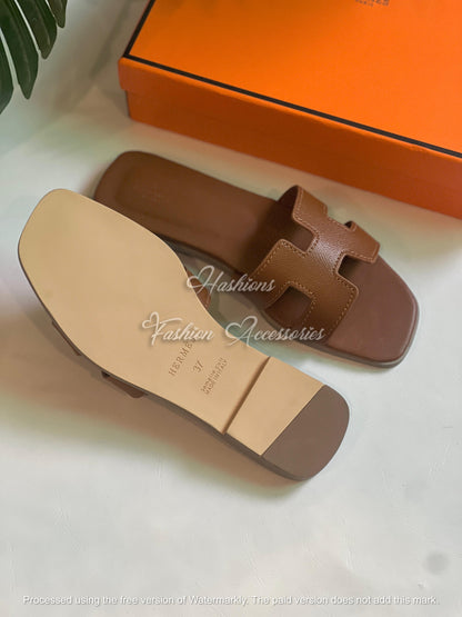 Women’s Minimalist Slip-On Flats – Black & Tan Comfortable Everyday Sandals