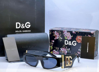 Bold Rectangular Luxury Sunglasses – Oversized Black Frame with Gold Temple Detail