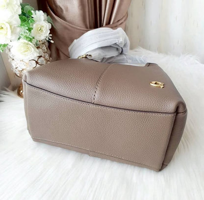 Structured Pebble Tote Bag – Luxury Everyday Handbag for Women